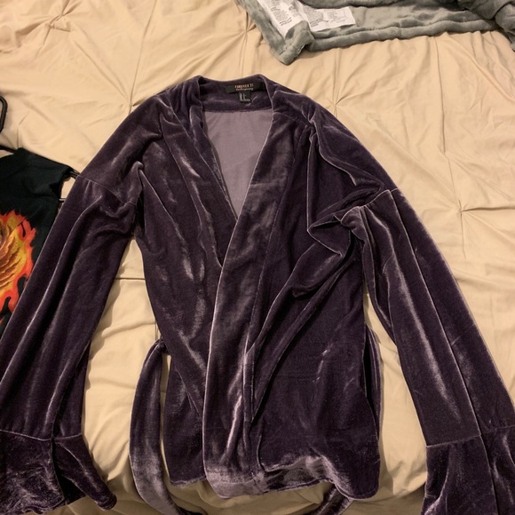 NWOT Velvet robe style tie top Size Small - Picture 3 of 8